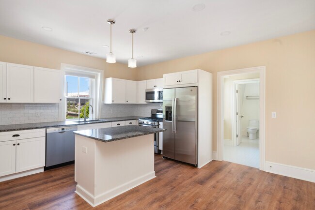 41 Arlington Ave, Unit Apt. B in Providence, RI - Building Photo - Building Photo