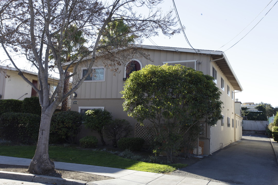 1576 Buena Vista Ave in Alameda, CA - Foto de edificio