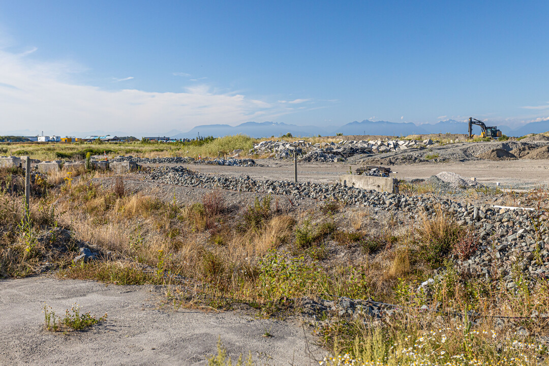 150 Tsawwassen in Delta, BC - Building Photo