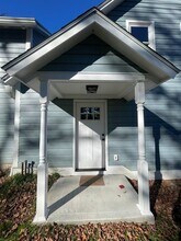 383 Housatonic St in Lenox, MA - Foto de edificio - Building Photo