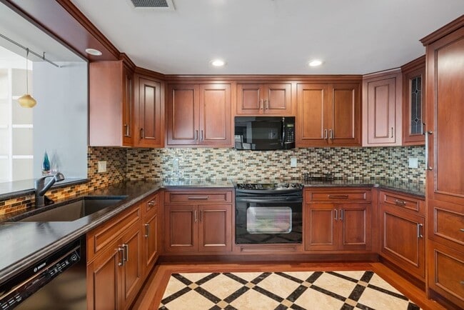 199 W 8th St, Unit #801-802