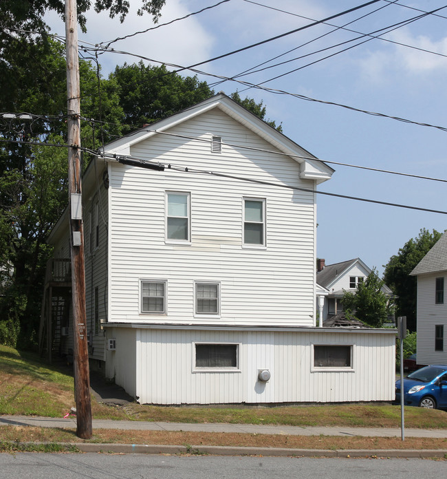 107 Chapman Ct in Greenfield, MA - Building Photo - Building Photo