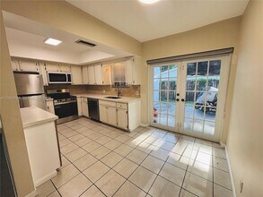 1050 SW 2nd Ave in Dania Beach, FL - Building Photo - Building Photo