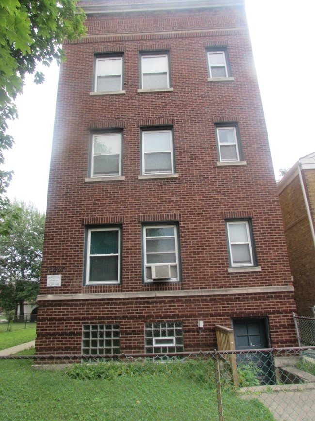 10505 S Forest Ave in Chicago, IL - Building Photo - Building Photo