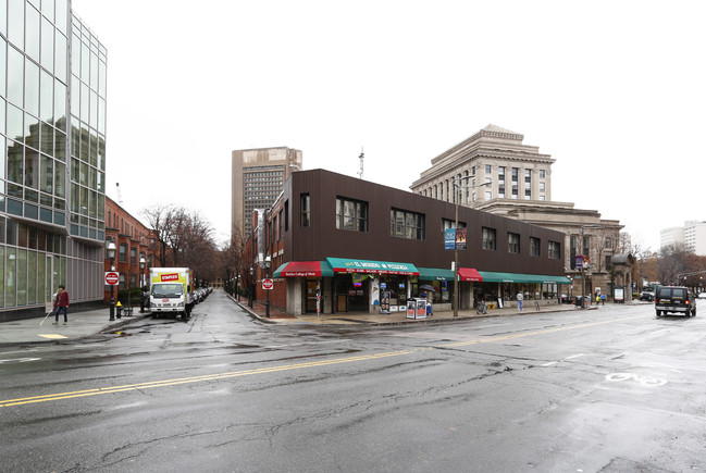 218 Massachusetts Ave in Boston, MA - Foto de edificio - Building Photo