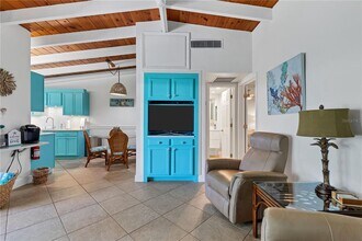 6006 Midnight Pass Rd in Sarasota, FL - Building Photo - Building Photo