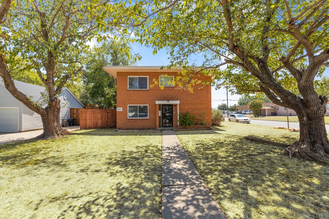 5837 Locke Ave in Fort Worth, TX - Building Photo