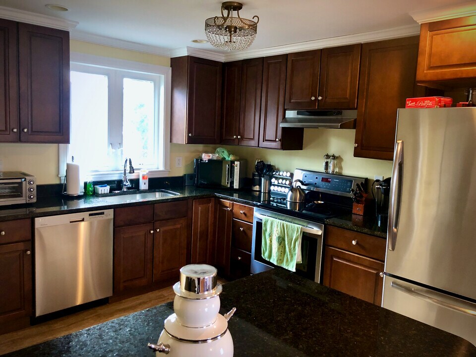 66 Fairfield Rd in Cranston, RI - Building Photo
