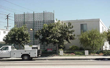 6968 Long Beach Blvd in Long Beach, CA - Foto de edificio - Building Photo