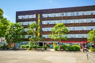 Yugo Eugene Courtside in Eugene, OR - Building Photo