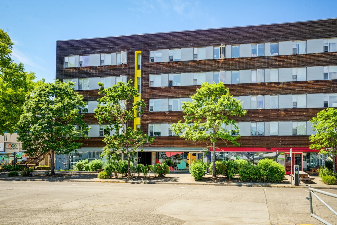 Yugo Eugene Courtside in Eugene, OR - Building Photo