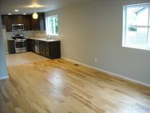 6021 SE 48th Av in Portland, OR - Building Photo - Building Photo