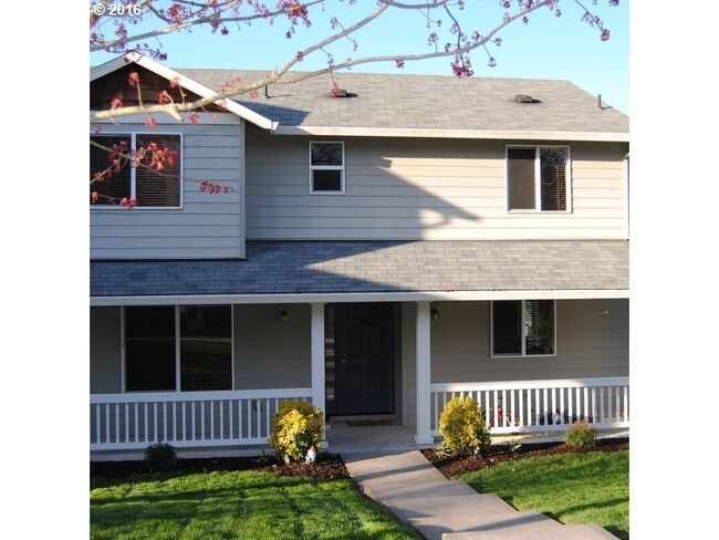 3561 SW 25th St in Gresham, OR - Foto de edificio - Building Photo