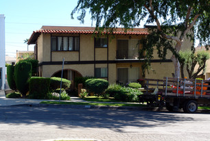 131 W 64th Pl in Inglewood, CA - Building Photo