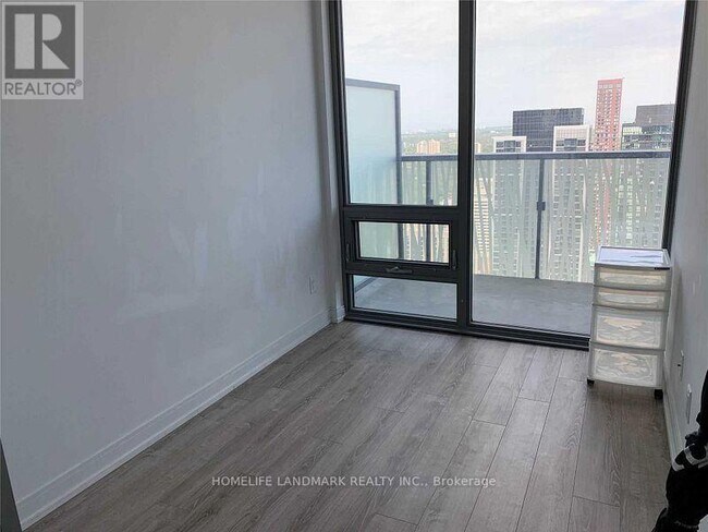 50 Charles St E in Toronto, ON - Building Photo - Building Photo