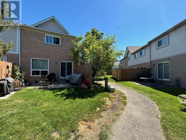 5958 Greensboro Dr in Mississauga, ON - Building Photo - Building Photo