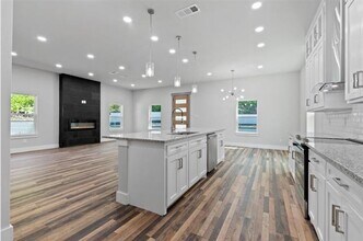 1502 Wyndmere Dr in Desoto, TX - Building Photo - Building Photo
