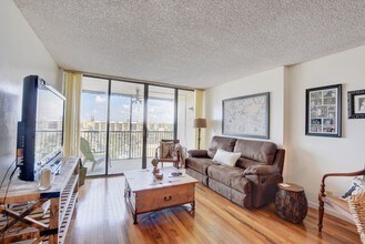 17 Royal Palm Way-Unit -603 in Boca Raton, FL - Building Photo - Building Photo