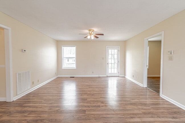 308 Alan Ct in Oak Grove, KY - Building Photo - Building Photo