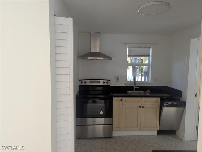 178 Evergreen Rd in North Fort Myers, FL - Building Photo - Building Photo