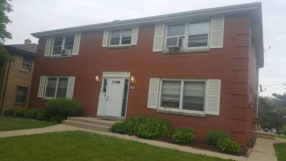 2400 S 92nd St in West Allis, WI - Building Photo