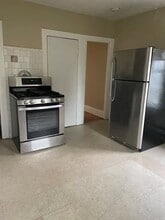 842 Canterbury St in Boston, MA - Building Photo - Building Photo