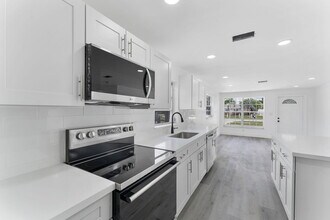 354 NW 4th Pl in Deerfield Beach, FL - Building Photo - Building Photo