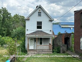 900 Meldon Ave in Donora, PA - Building Photo