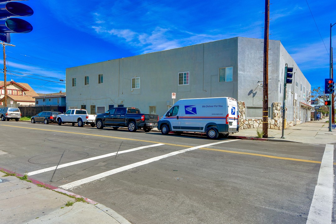 1885-1899 W Jefferson Blvd in Los Angeles, CA - Building Photo