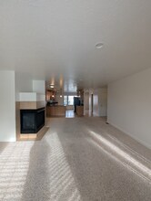 1320 Lake Springs Ln in Millcreek, UT - Foto de edificio - Building Photo