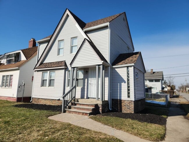 property at 13513 Saybrook Ave