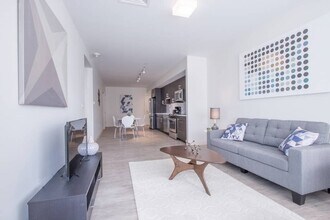 910 Beacon St, Unit Beacon St Fenway in Boston, MA - Building Photo - Building Photo