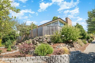 3200 30th Ave W in Seattle, WA - Building Photo - Building Photo