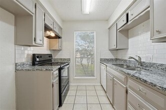 2728 Westchester Dr in Arlington, TX - Building Photo - Building Photo