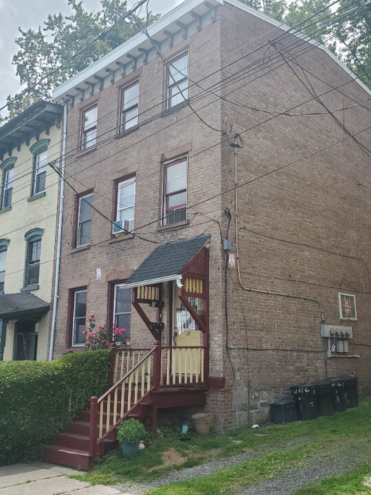 119 Montgomery St in Newburgh, NY - Building Photo