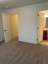 3284 Bursell Rd in Central Point, OR - Building Photo - Building Photo