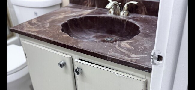 3301 NW 47th Terrace in Lauderdale Lakes, FL - Building Photo - Building Photo