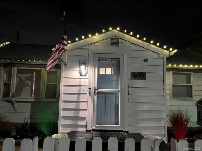 property at 800 S 6th St