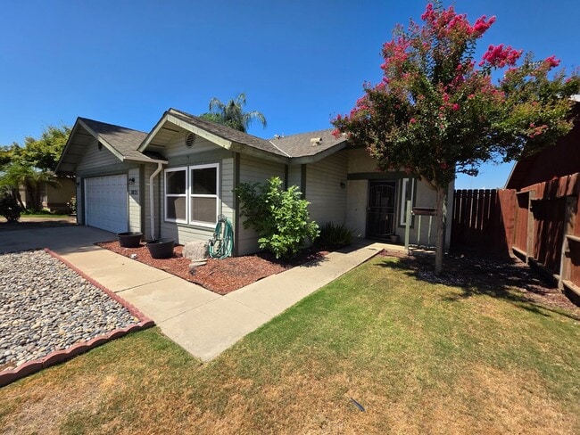 1035 S Regina St in Visalia, CA - Building Photo - Building Photo
