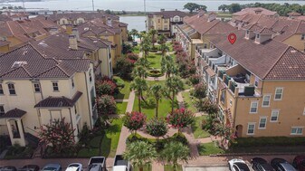 22 Tassia Ln in Houston, TX - Building Photo