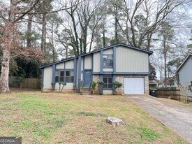9028 Raven Dr in Jonesboro, GA - Building Photo