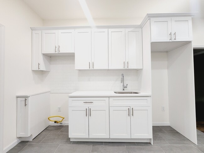 77 Oak St, Unit 3