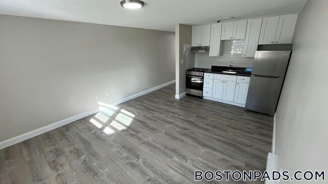 799 Farm Rd in Marlborough, MA - Foto de edificio - Building Photo