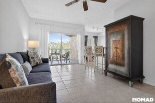 1885 Florida Club Dr in Naples, FL - Building Photo