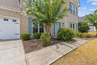 881 Soaring Dr NE in Marietta, GA - Foto de edificio - Building Photo