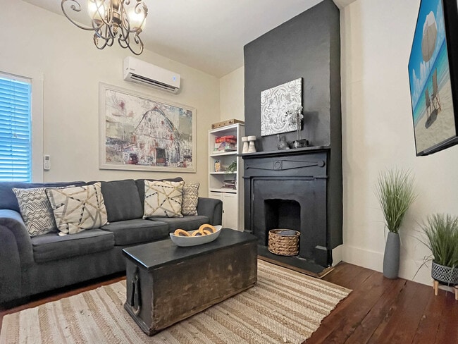 property at 515 E Huntingdon St