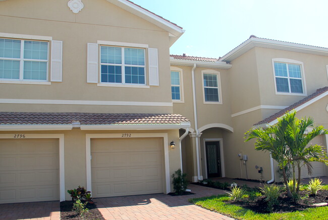 2792 Blossom Way in Naples, FL - Building Photo - Building Photo