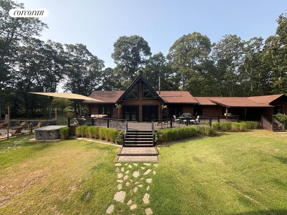 1710 Gull Pond Ln in Greenport, NY - Building Photo