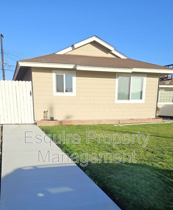 1756 N 6th Pl in Port Hueneme, CA - Building Photo