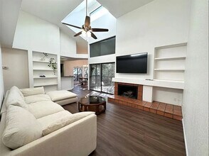 4711 Spicewood Springs Rd, Unit 213 in Austin, TX - Foto de edificio - Building Photo
